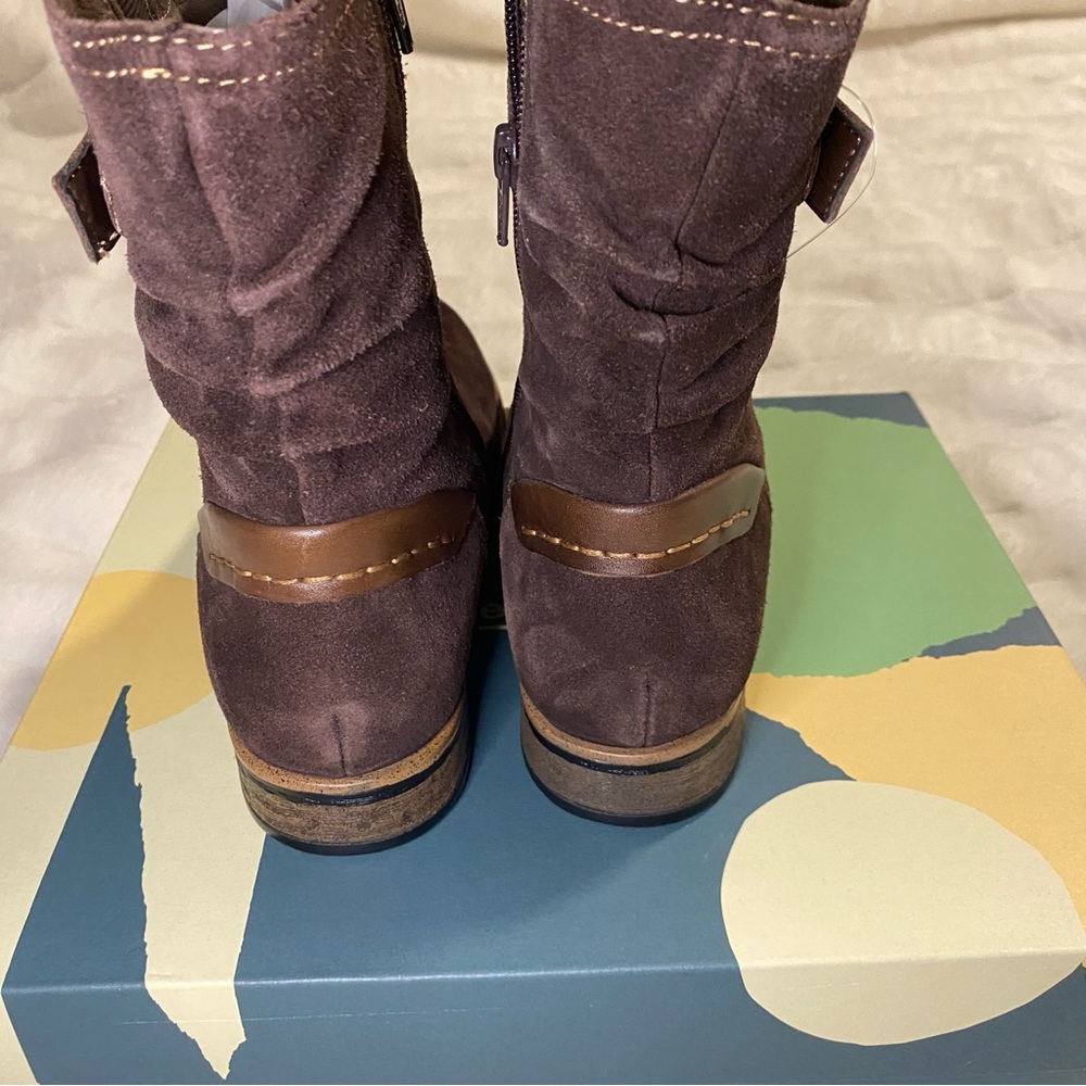 New In a Box Earth Avani 2 Butternut Woman's Brown Suede Boots - Size 8.5 - Picture 11 of 16